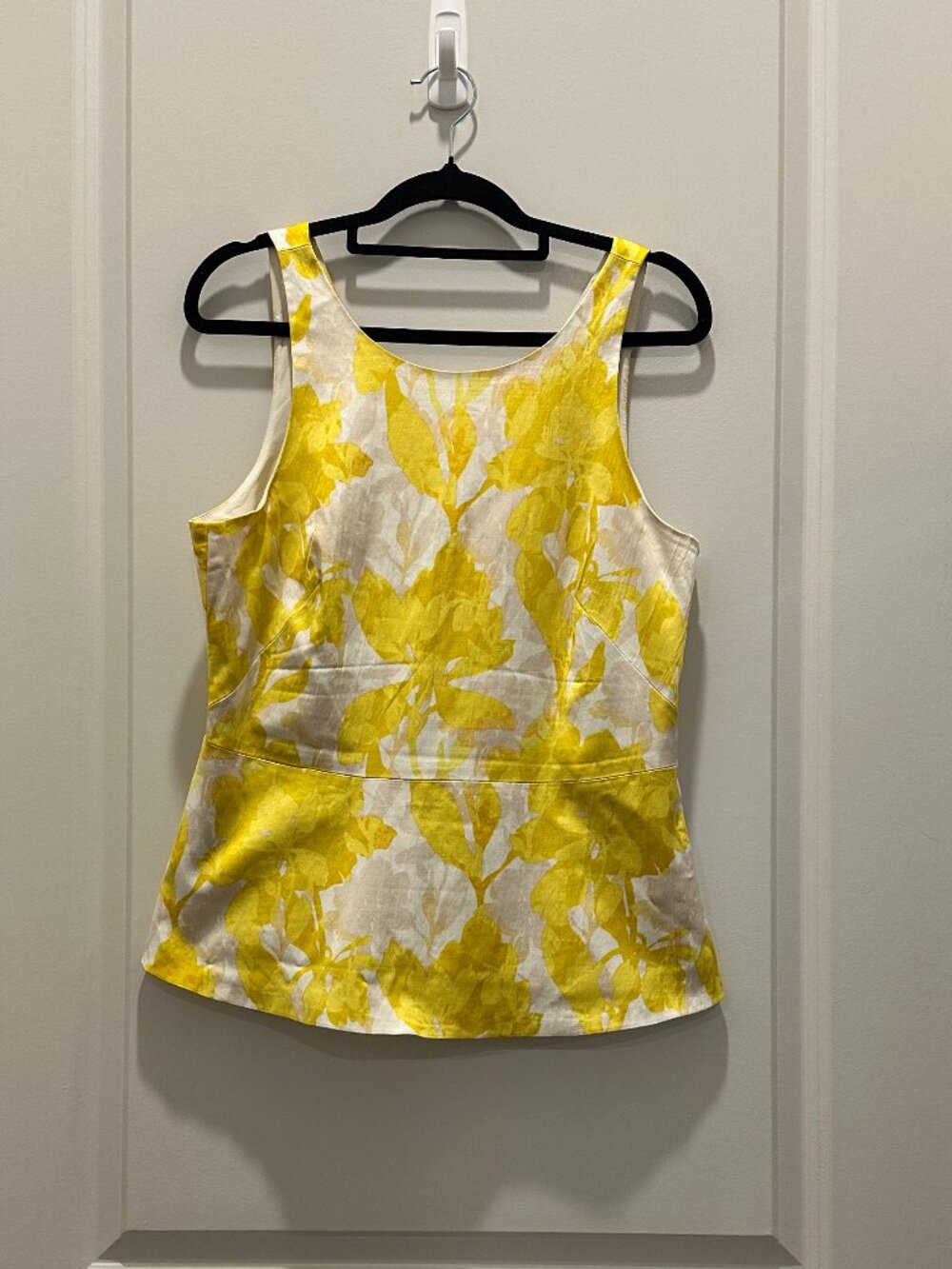 Banana Republic Floral Yellow and White Women's Top - Size 6